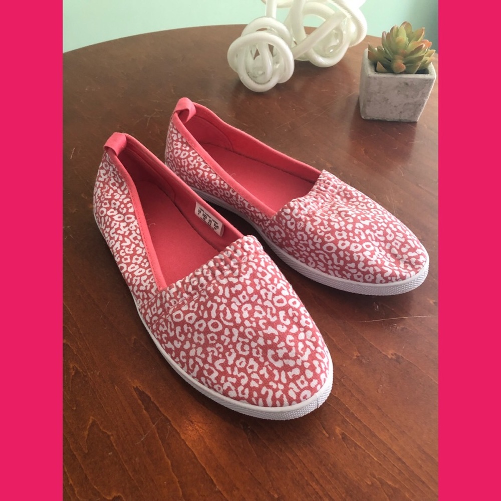 Adorable Like-New Flats!